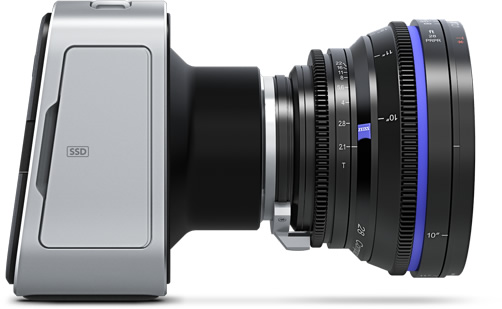 Blackmagic Production Camera 4K s objektivem
