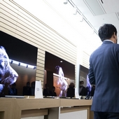 Krátce: První pohled na nové Samsung QD TV, spojení Sharpu s NEC a více LG OLED displejů